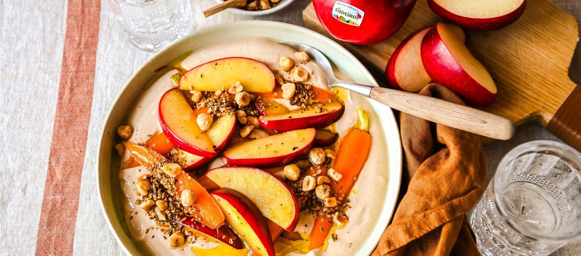 Mela Alto Adige IGP arrostita con carote, crumble speziato e yogurt al miso