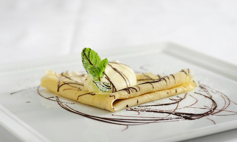 Crepes di castagne con mousse di mele al forno