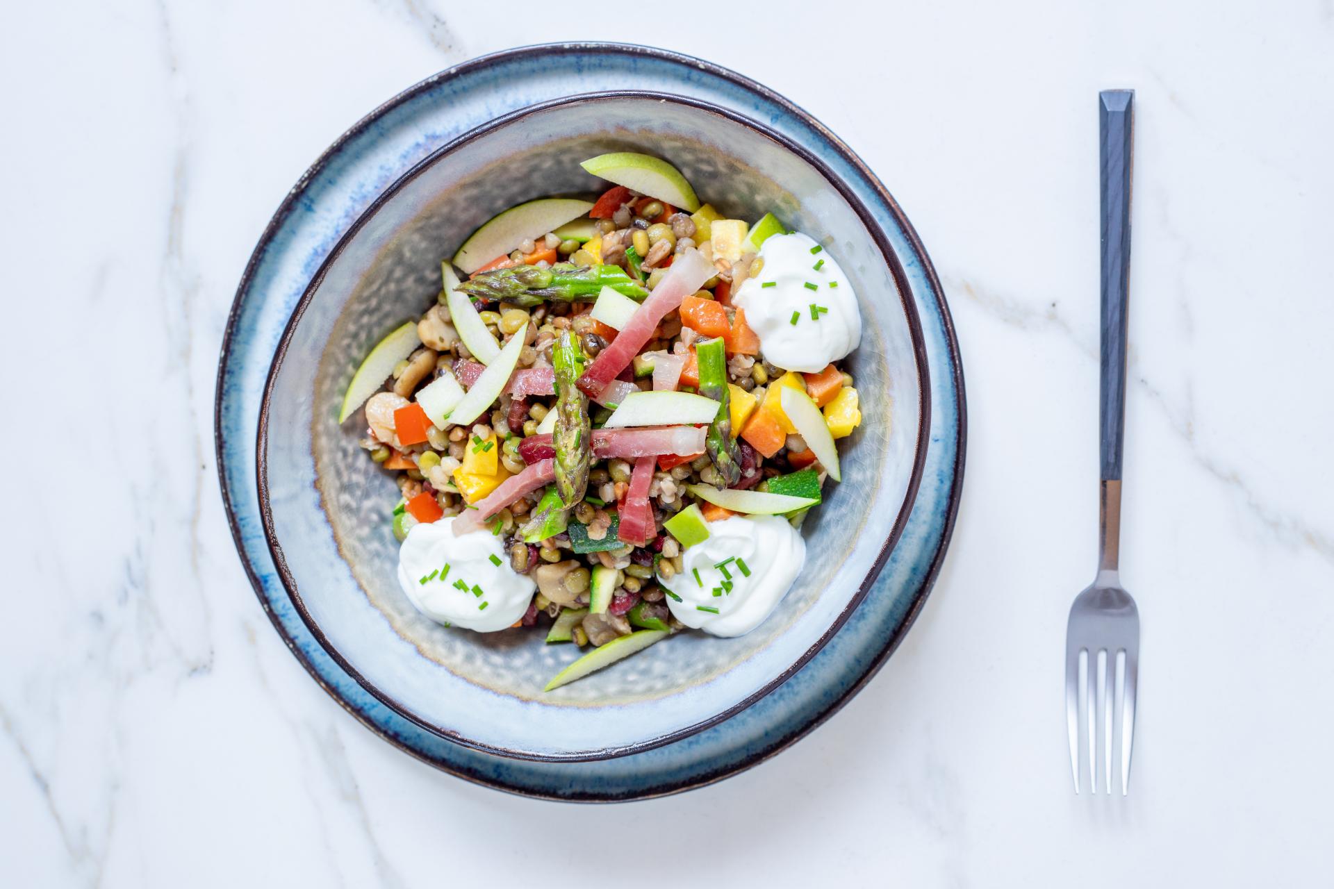 Insalata Di Cereali E Verdure Con Mele Speck E Salsa Allo Skyr Scopri La Ricetta Di Questo Dessert