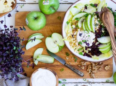 Insalata con formaggio e mele